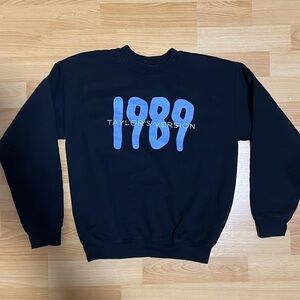 Taylor Swift 1989 sweatshirt